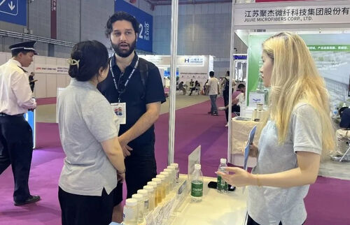 Blog perusahaan terbaru tentang Sorotan Hari Pembukaan. Junhe Teknologi Debut di SNEC 2026 Shanghai PV Expo